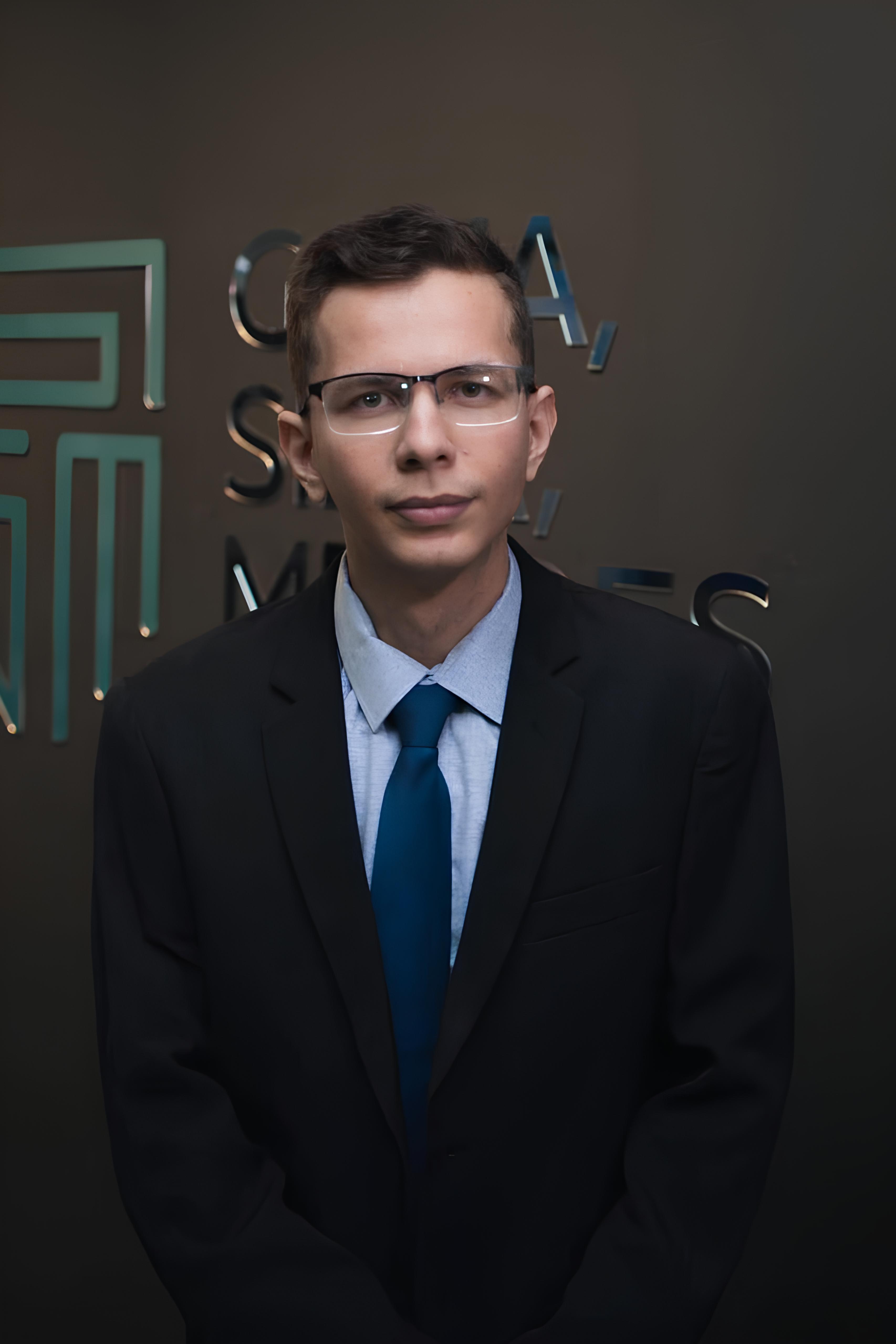 Dr. Carlos Eduardo Küster Tavares, advogado